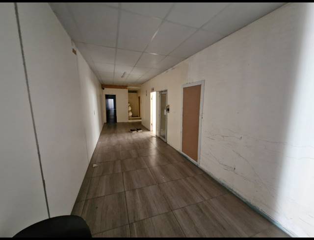 999M² WAREHOUSE TO LET IN KRAMERVILLE